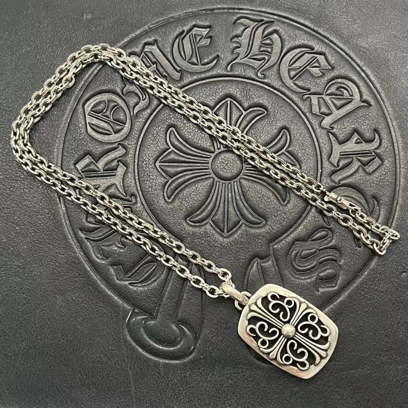Ch*0me He**ts necklaces